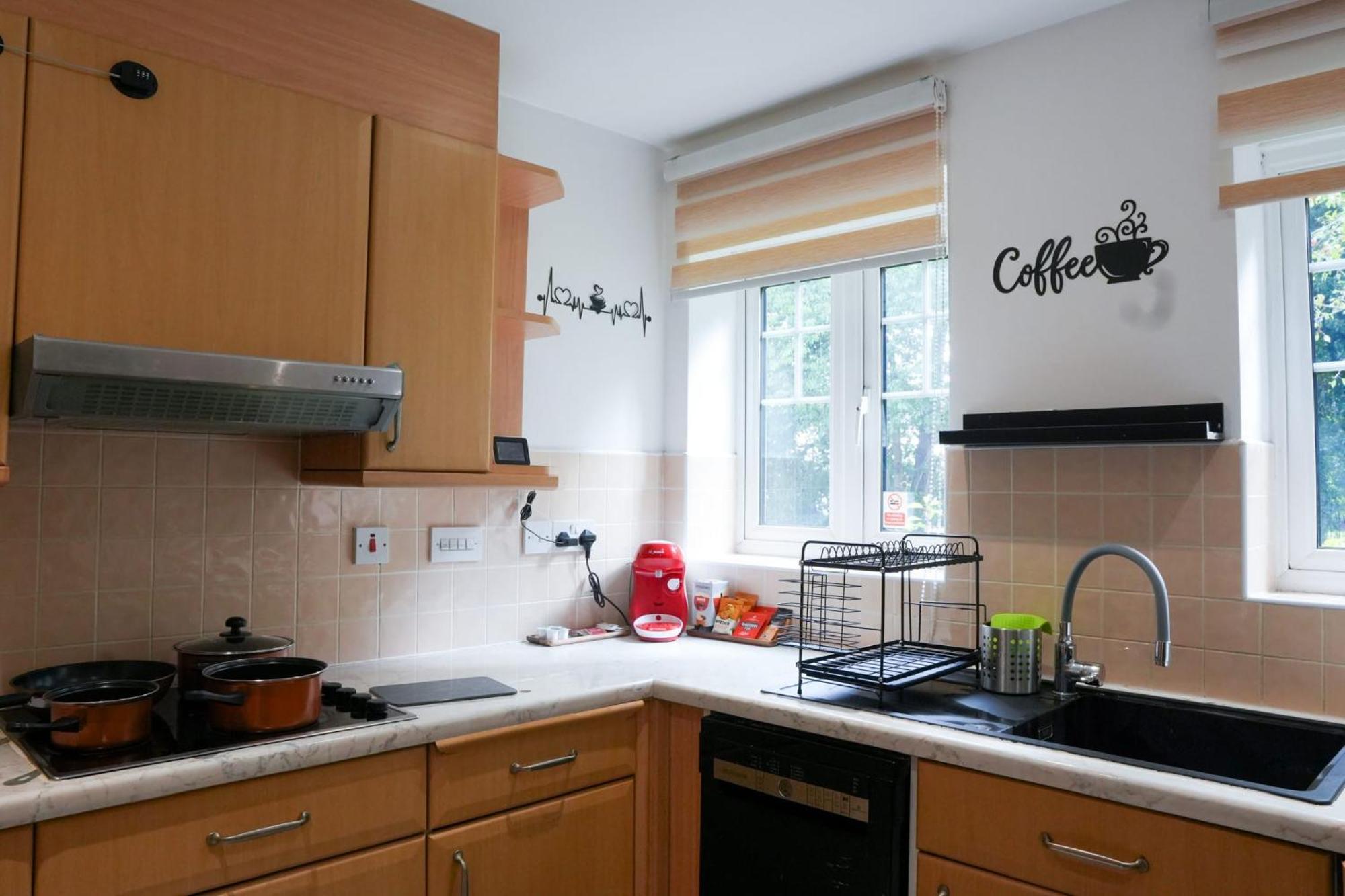 Whole 2-Bed Apartment - Contractors, Professionals, Ulez Free, Free Parking, B'Ham City 10Mins バーミンガム エクステリア 写真