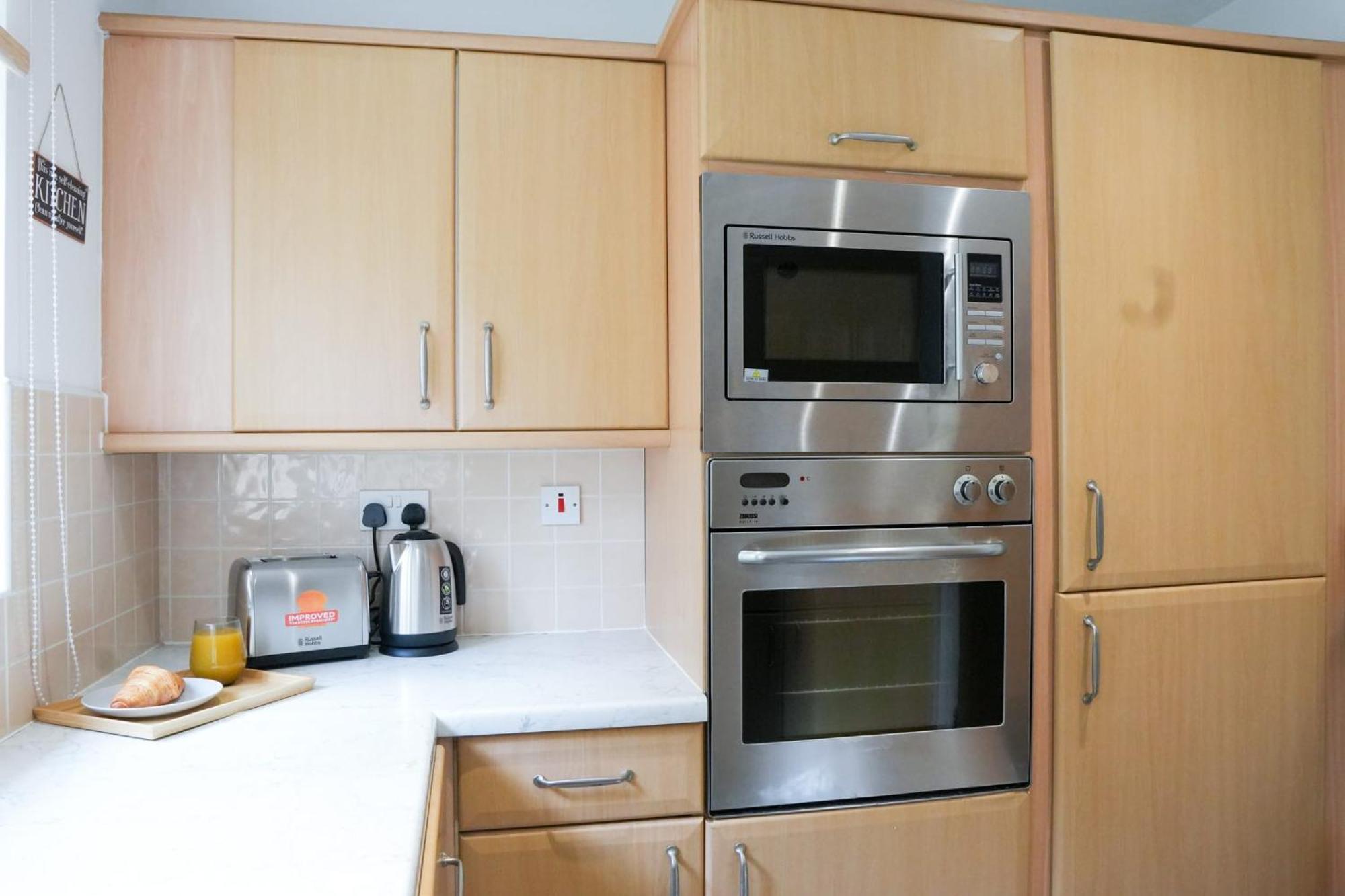 Whole 2-Bed Apartment - Contractors, Professionals, Ulez Free, Free Parking, B'Ham City 10Mins バーミンガム エクステリア 写真